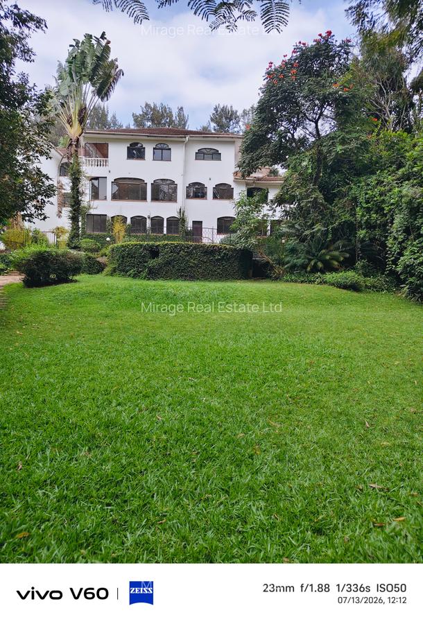 6 Bed House with En Suite in Nyari - 1