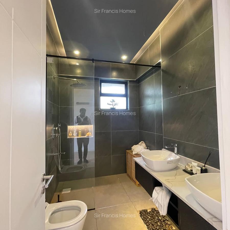 Serviced 3 Bed Apartment with En Suite in Parklands - 4