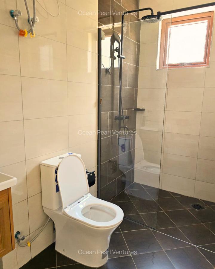 2 Bed Apartment with En Suite at Lantana - 13
