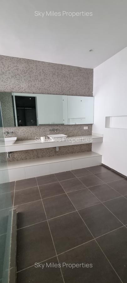 3 Bed Villa with En Suite at Aloo Drive - 11