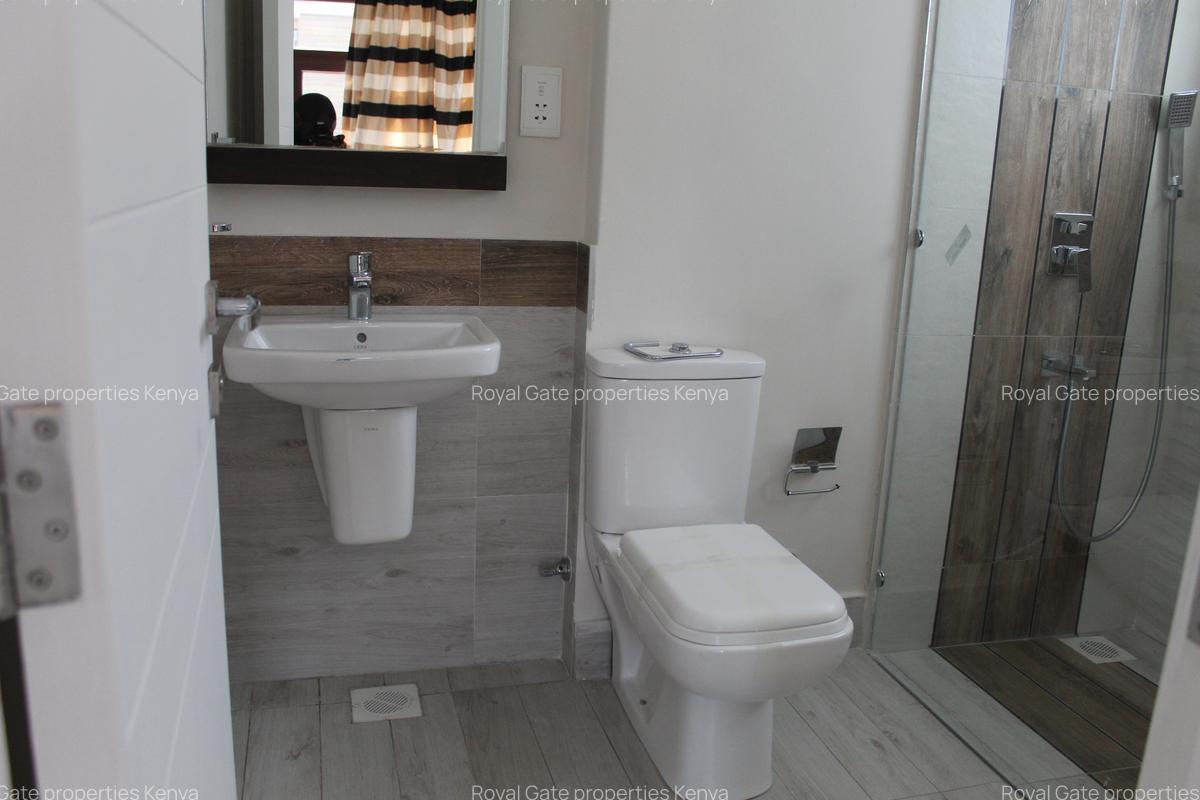 4 Bed Townhouse with En Suite at Near Wilson Airport - 16