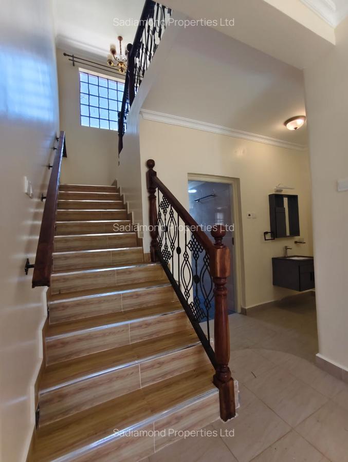 4 Bed House with En Suite in Karen - 3