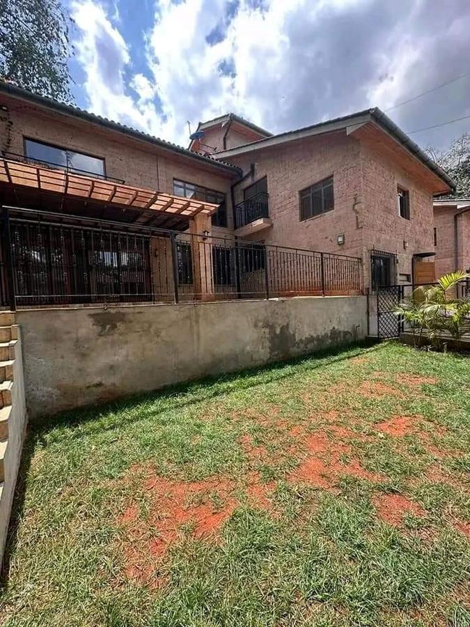 4 Bed Townhouse with En Suite at Lavington - 2