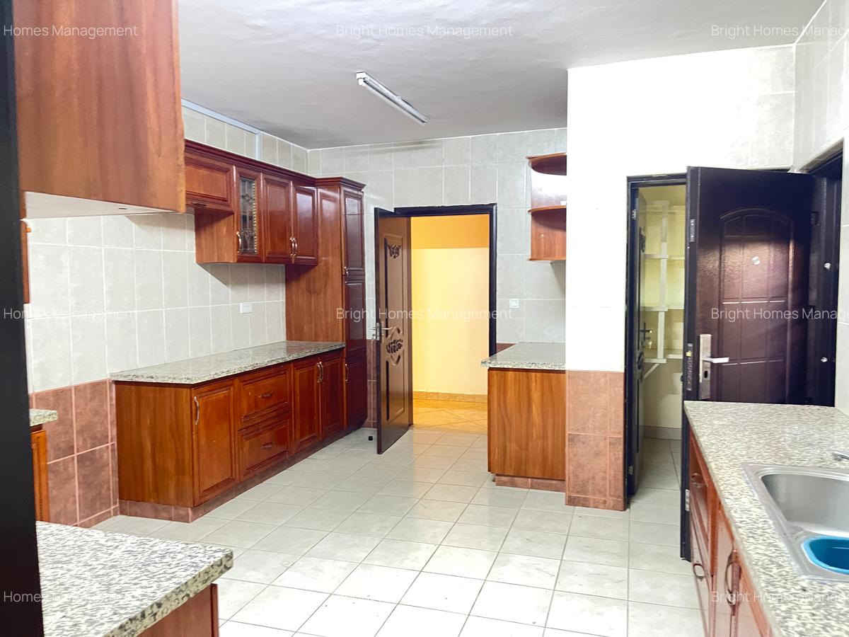 5 Bed Townhouse with En Suite in Lavington - 5