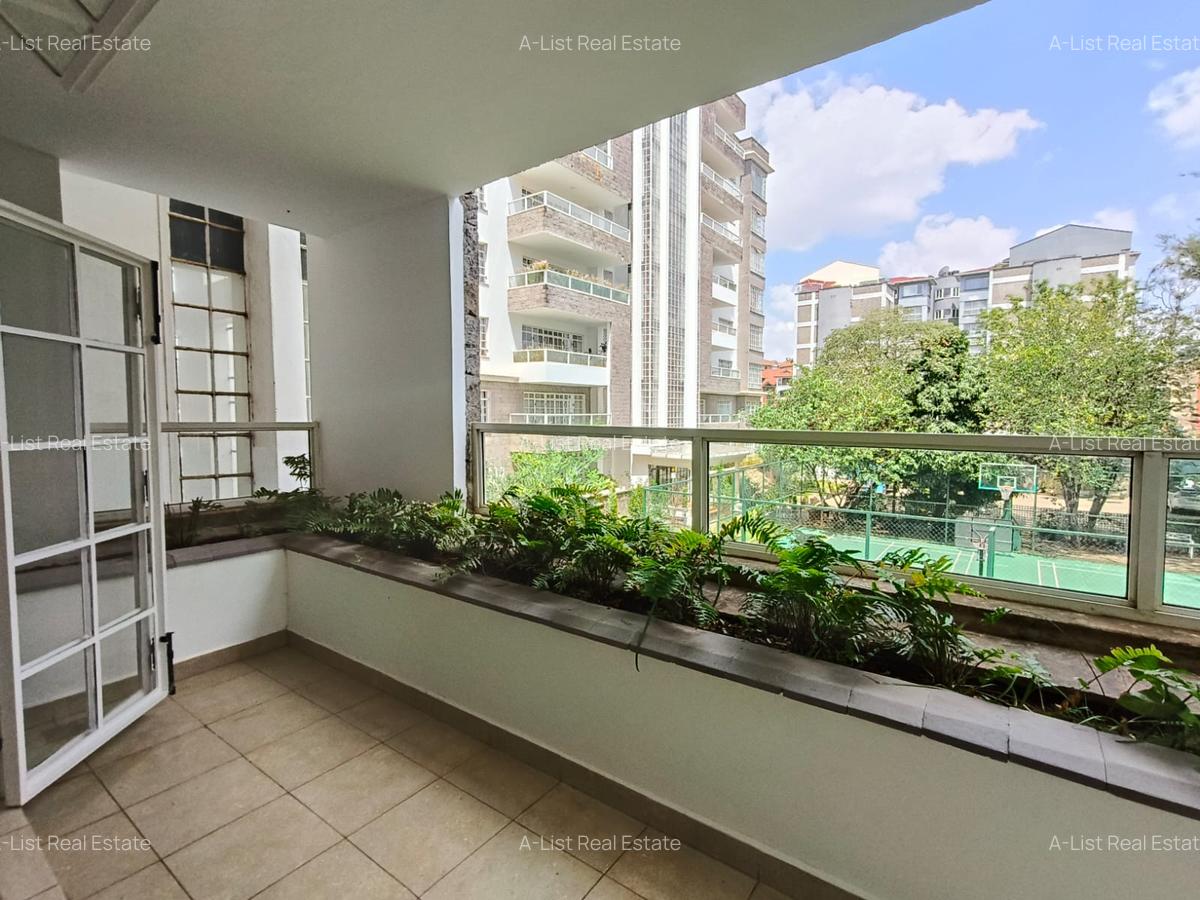 3 Bed Apartment with En Suite at Henred Road - 6