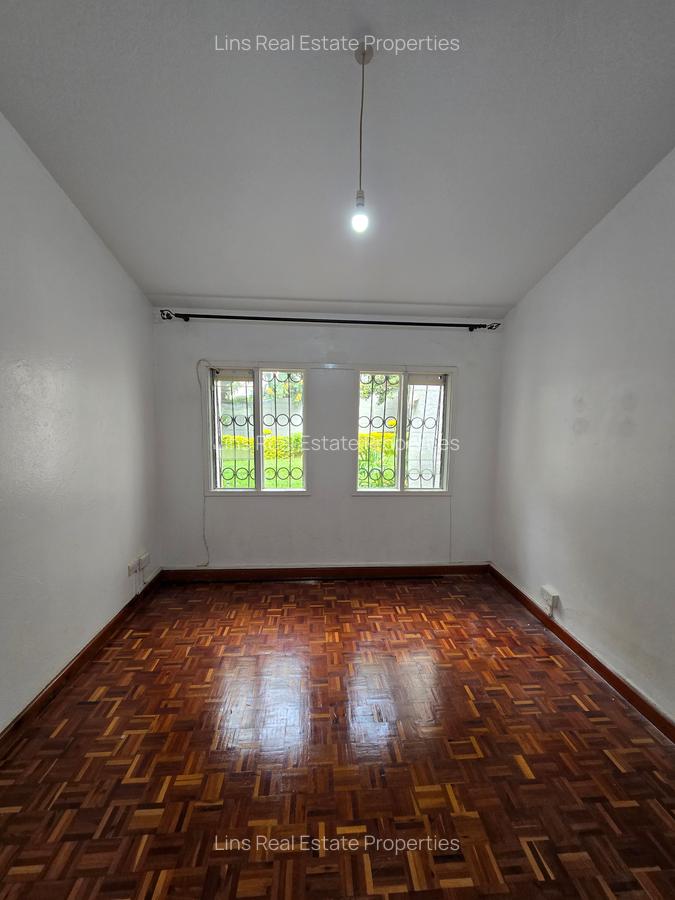 4 Bed House with En Suite in Hill View - 9