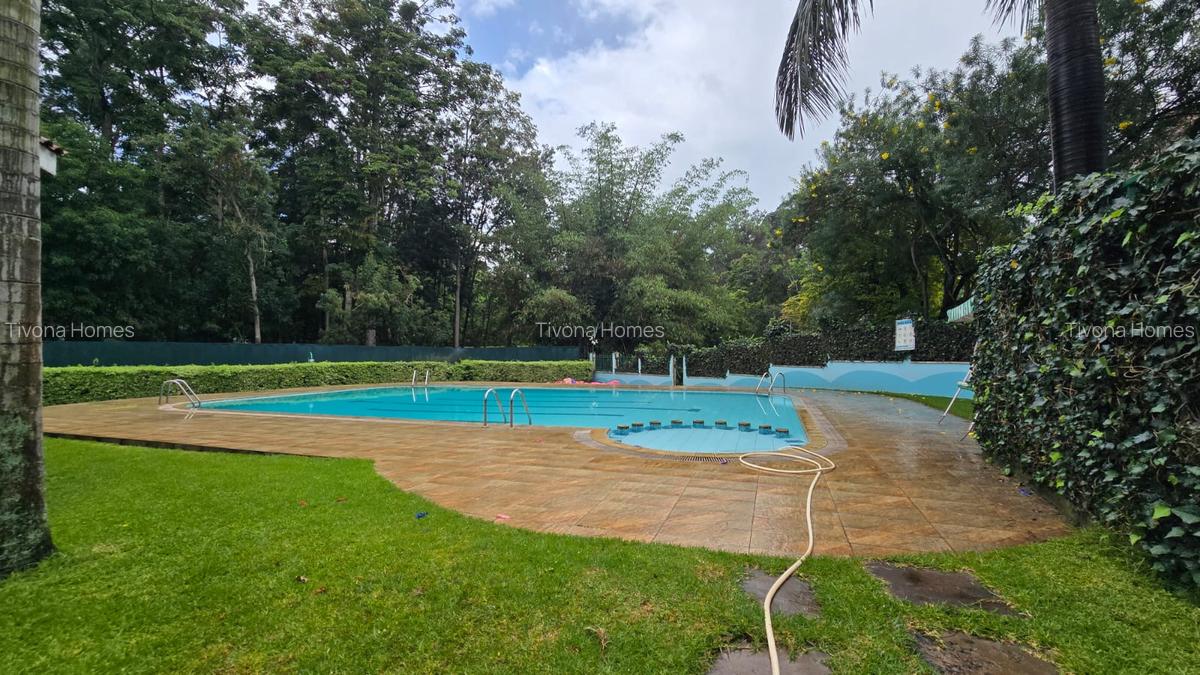 4 Bed House with En Suite in Lavington - 19