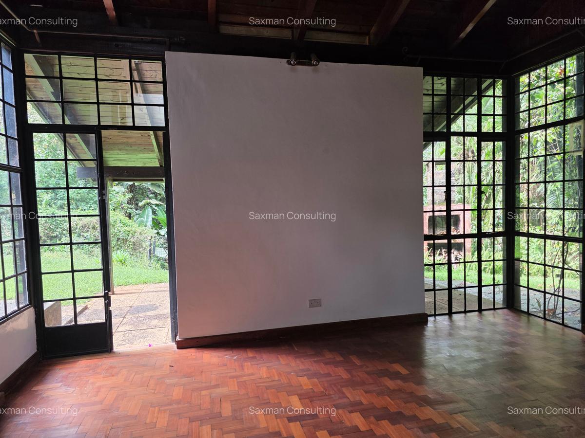 4 Bed House with Garden in Spring Valley - 7