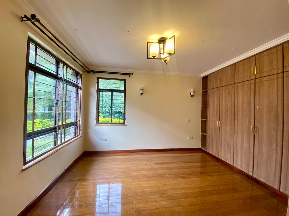 5 Bed Townhouse with En Suite in Lavington - 4
