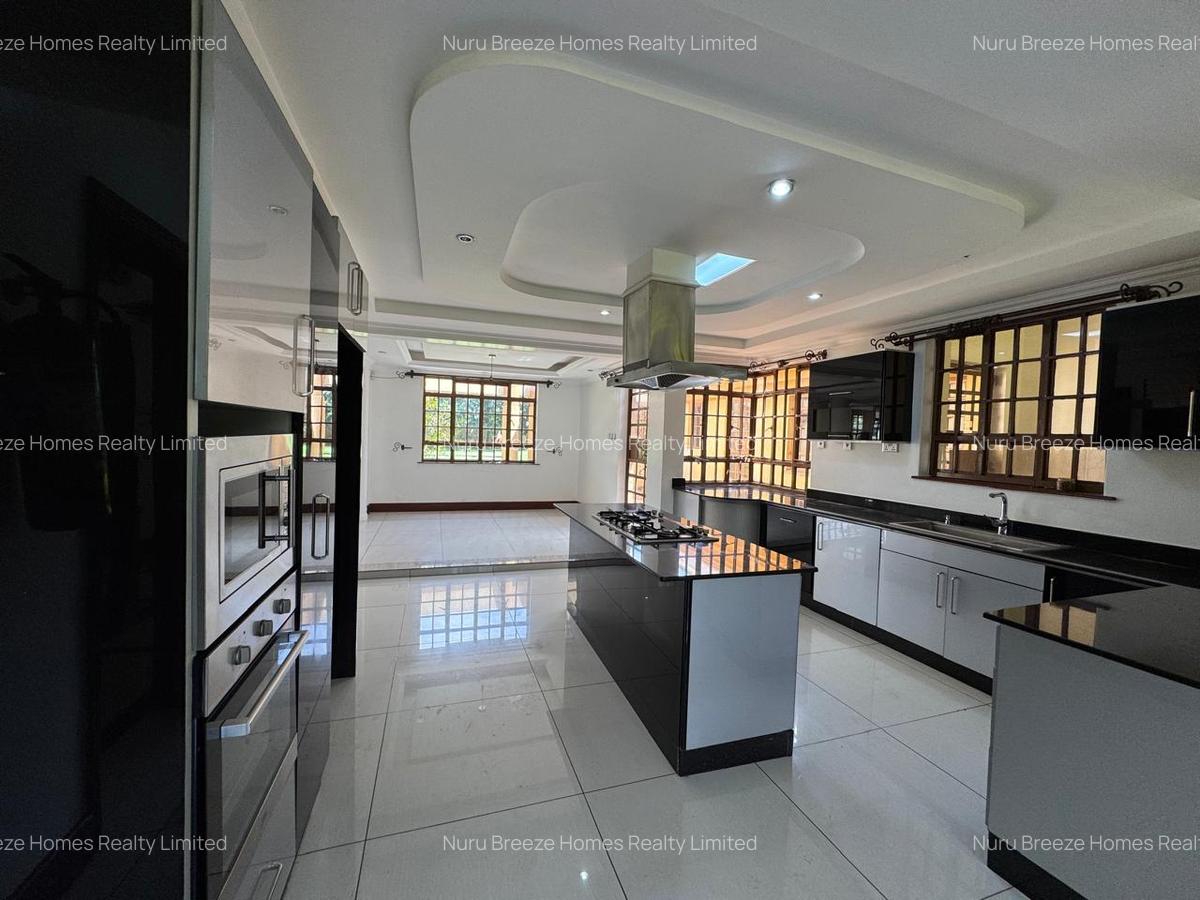 5 Bed House with En Suite in Runda - 3