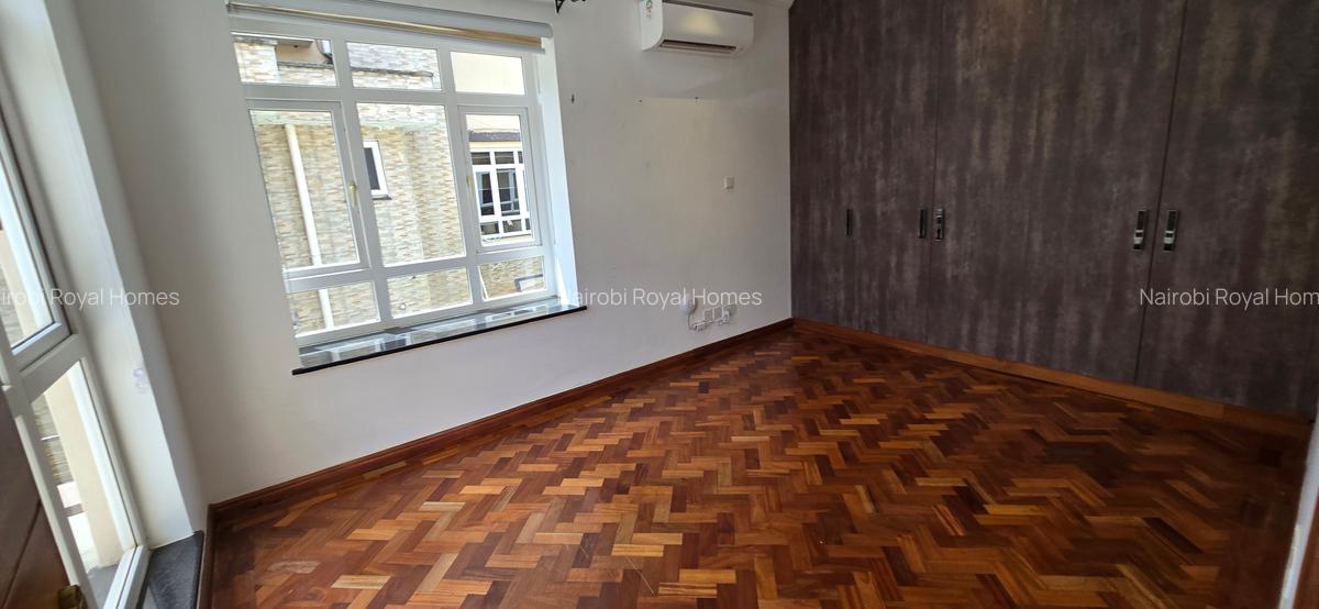 5 Bed Townhouse with En Suite at Lavington Green - 14