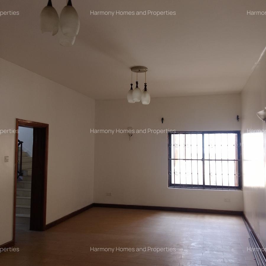 5 Bed Townhouse with En Suite at Parklands - 3