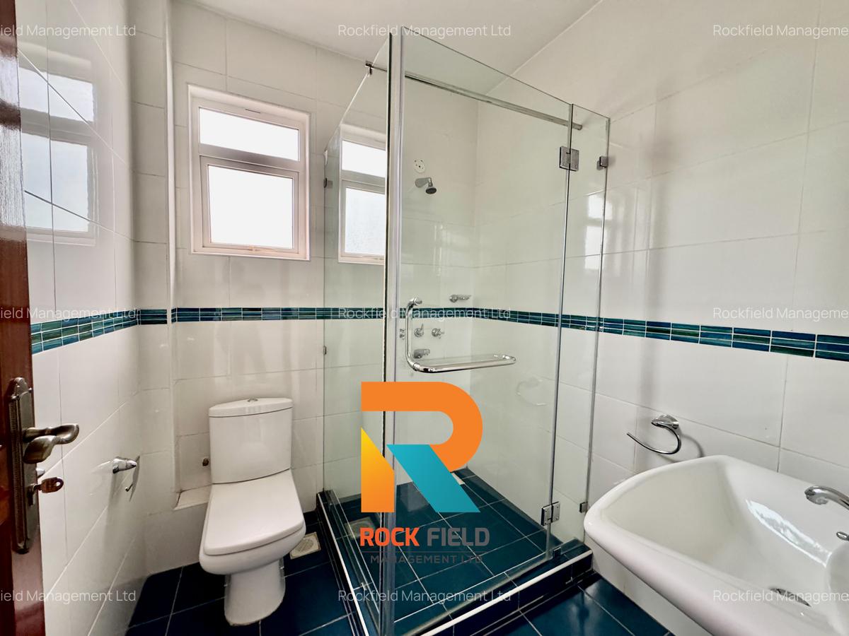 3 Bed Apartment with En Suite in Brookside - 11