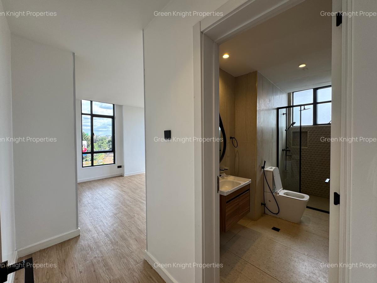 Serviced 2 Bed Apartment with En Suite in Westlands Area - 15