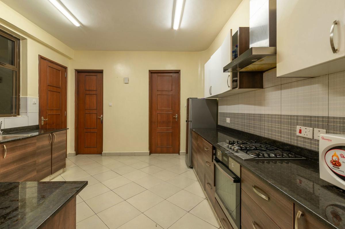 3 Bed Apartment with En Suite in Westlands Area - 5