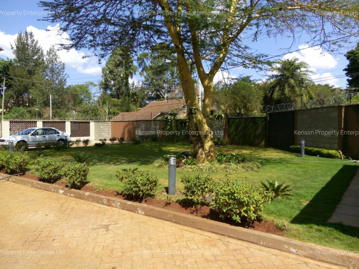 5 Bed House with En Suite in Runda - 19