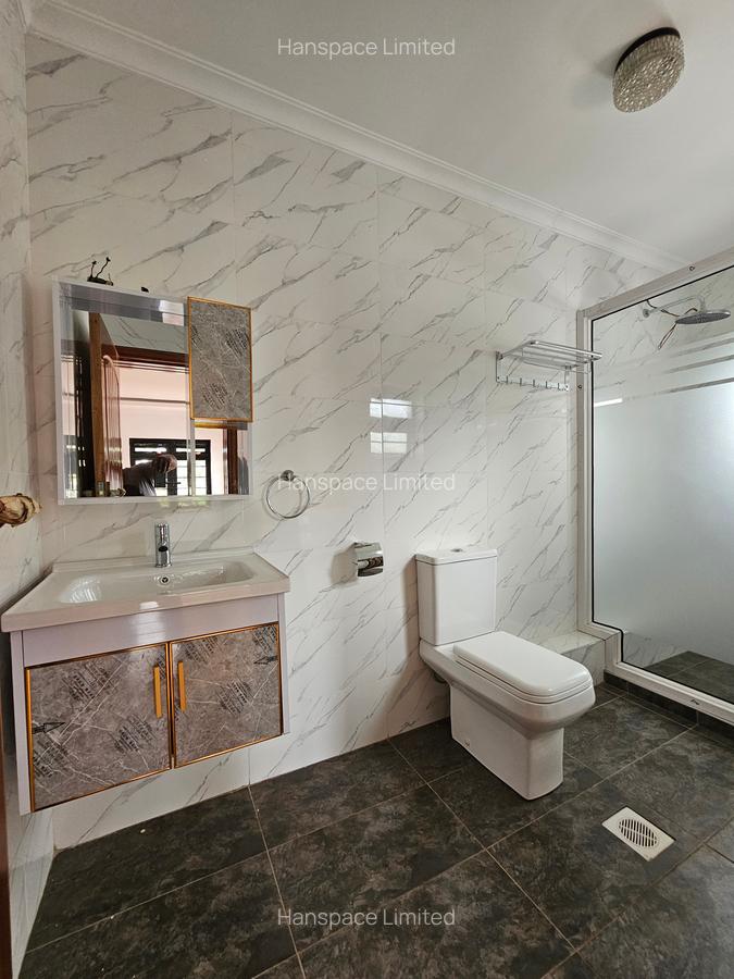 5 Bed Villa with En Suite in Runda - 9