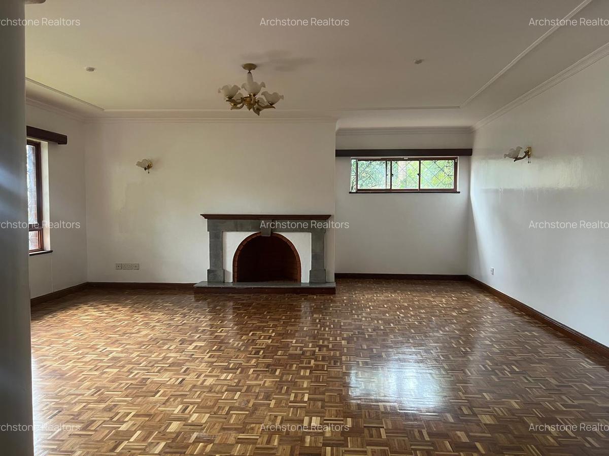 4 Bed Townhouse with En Suite in Brookside - 2