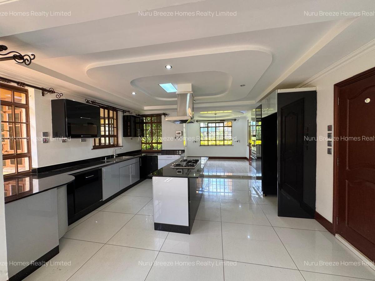 5 Bed House with En Suite in Runda - 12