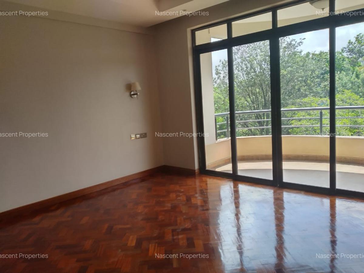 3 Bed Apartment with En Suite in Riverside - 12