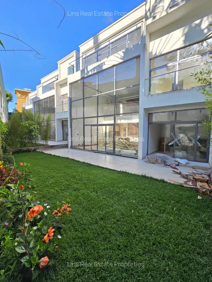 5 Bed Townhouse with En Suite in Lavington - 2