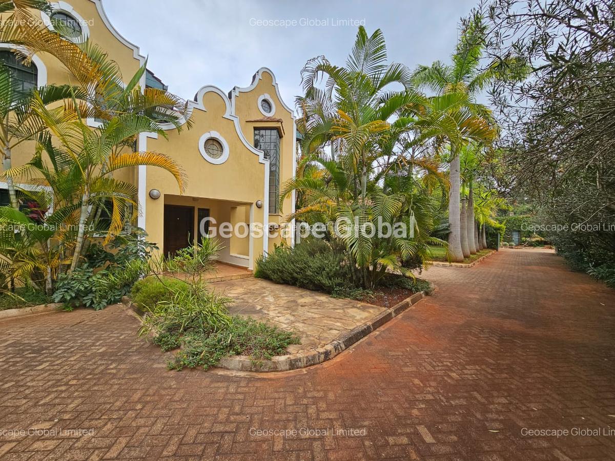 5 Bed House with En Suite in Runda - 8