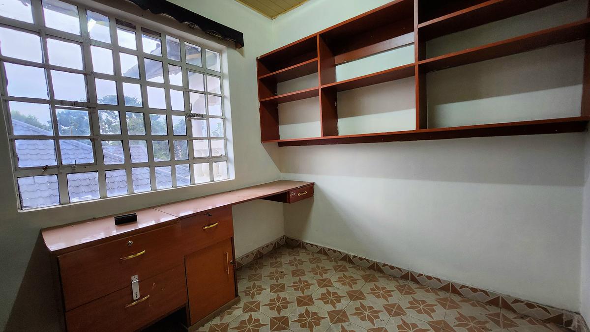 4 Bed House with En Suite in Nakuru - 17
