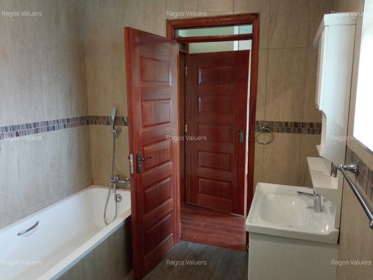 4 Bed Townhouse with En Suite at South C - 2