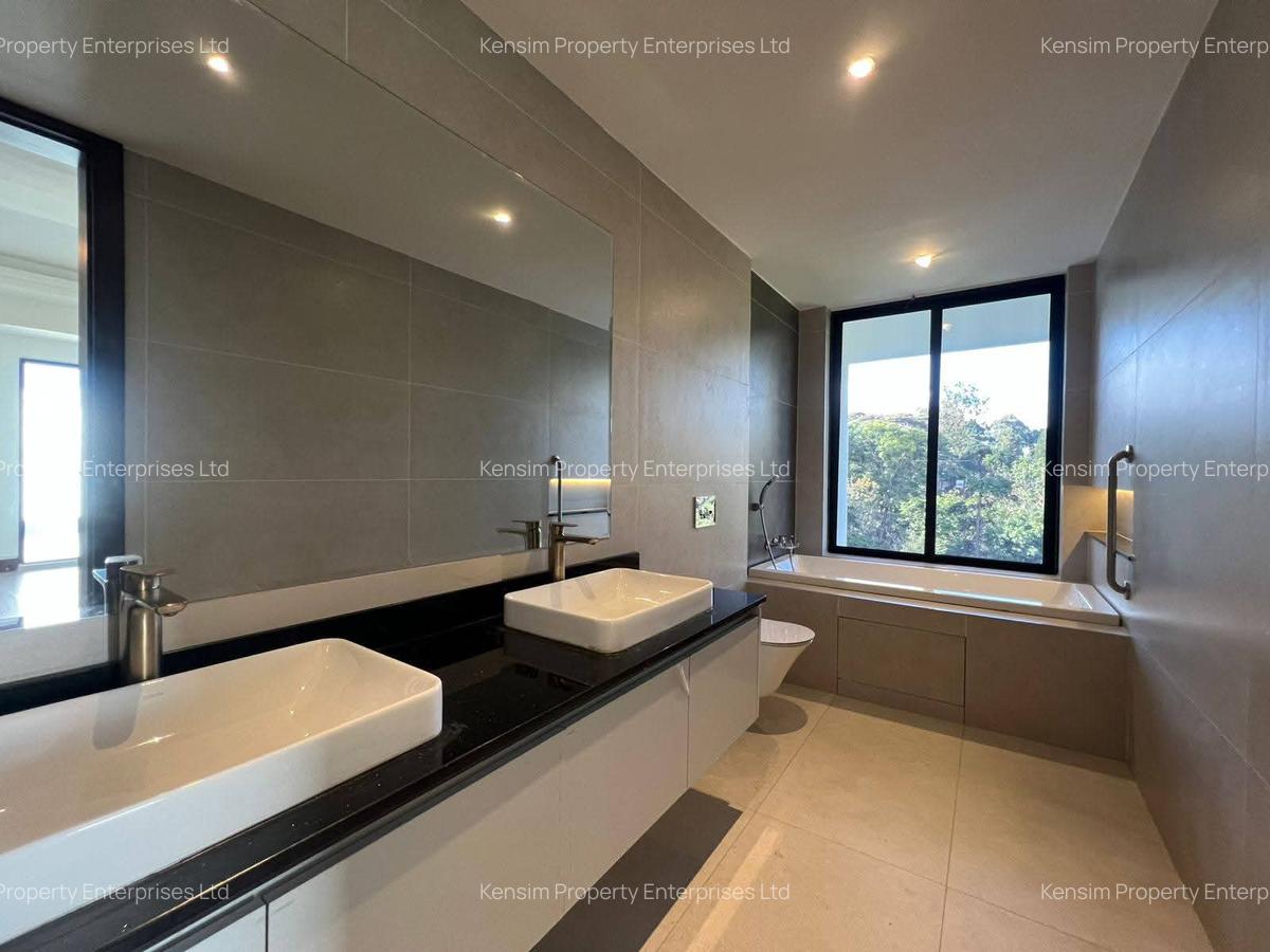 5 Bed Townhouse with En Suite in Spring Valley - 11