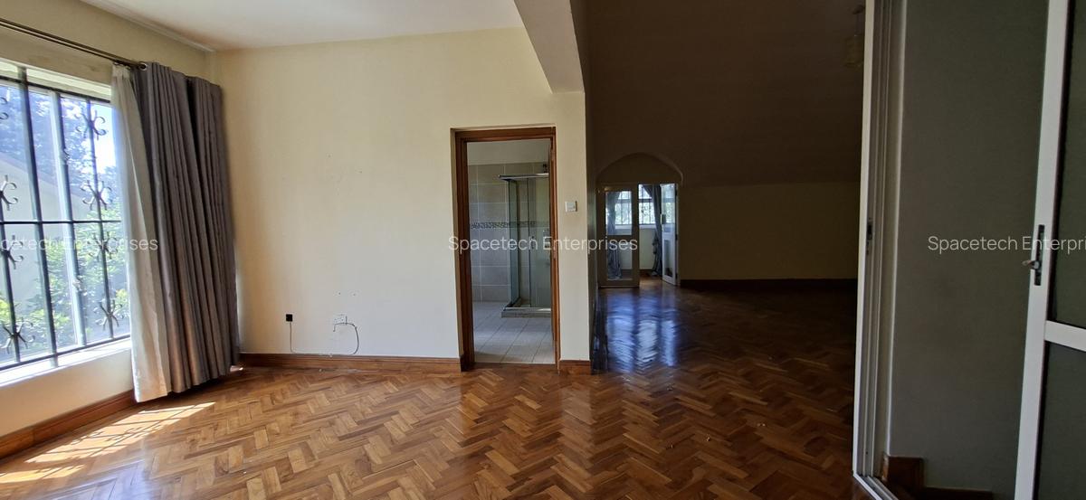 5 Bed Townhouse with En Suite in Spring Valley - 5