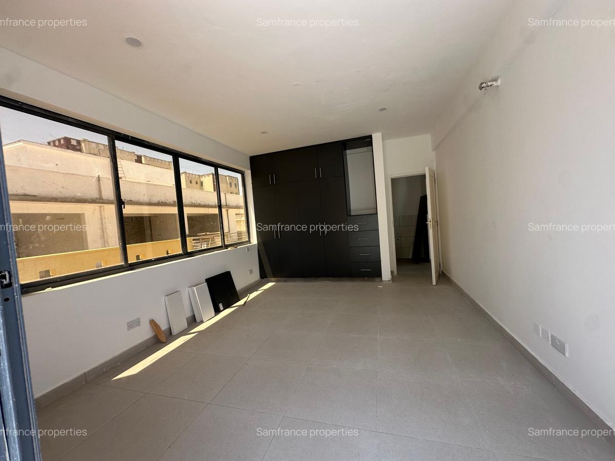 Serviced 1 Bed Apartment with En Suite at 1St Avanue - 4