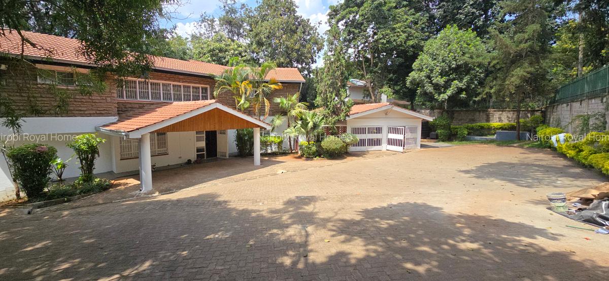 4 Bed House with En Suite at Lobelia Drive - 4