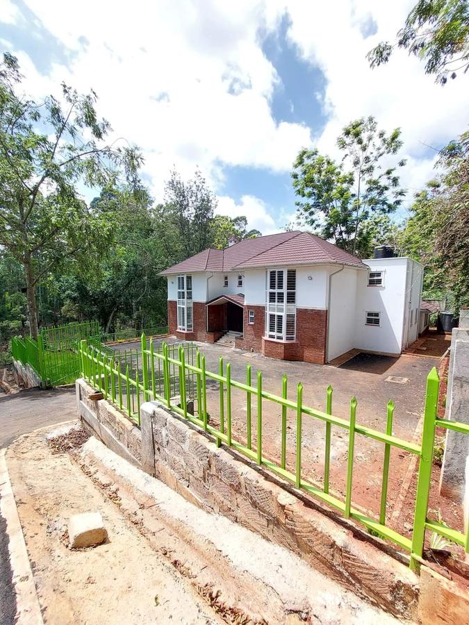 5 Bed House with En Suite at Rosslyn - 1