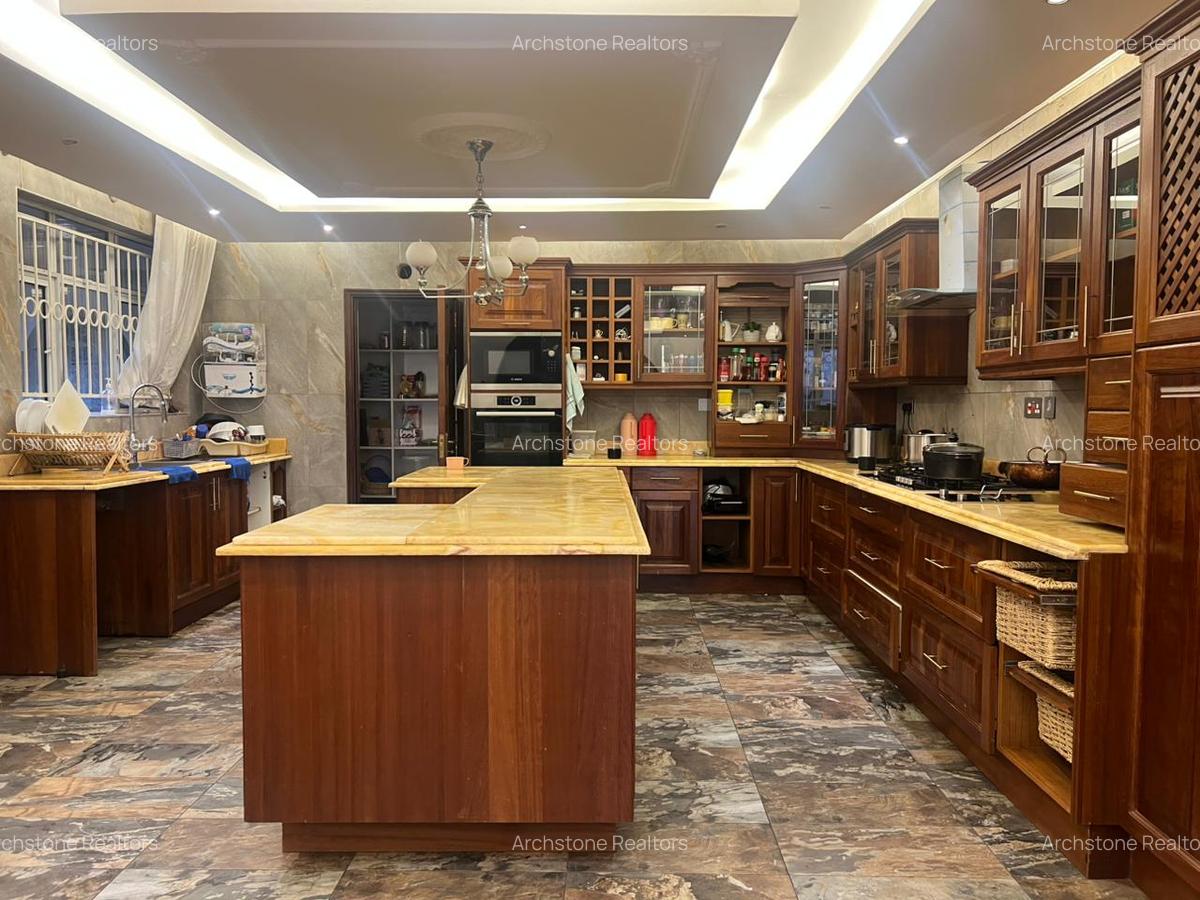 5 Bed House with En Suite in Runda - 7