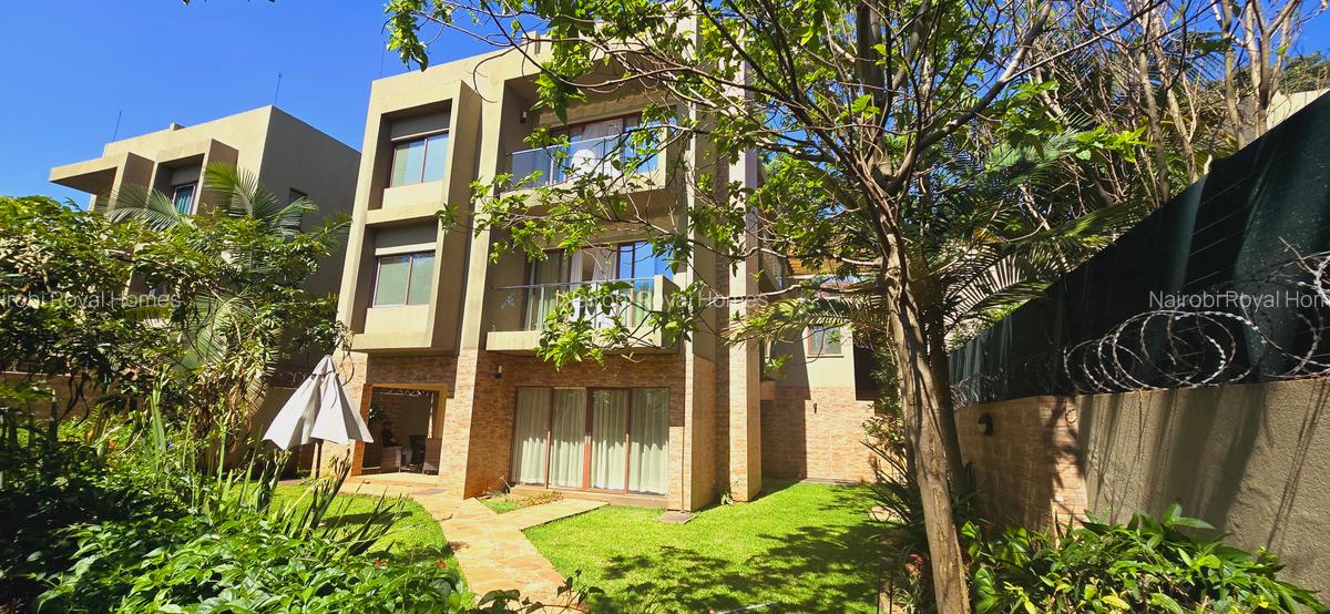 5 Bed Townhouse with En Suite at Lavington Green - 4