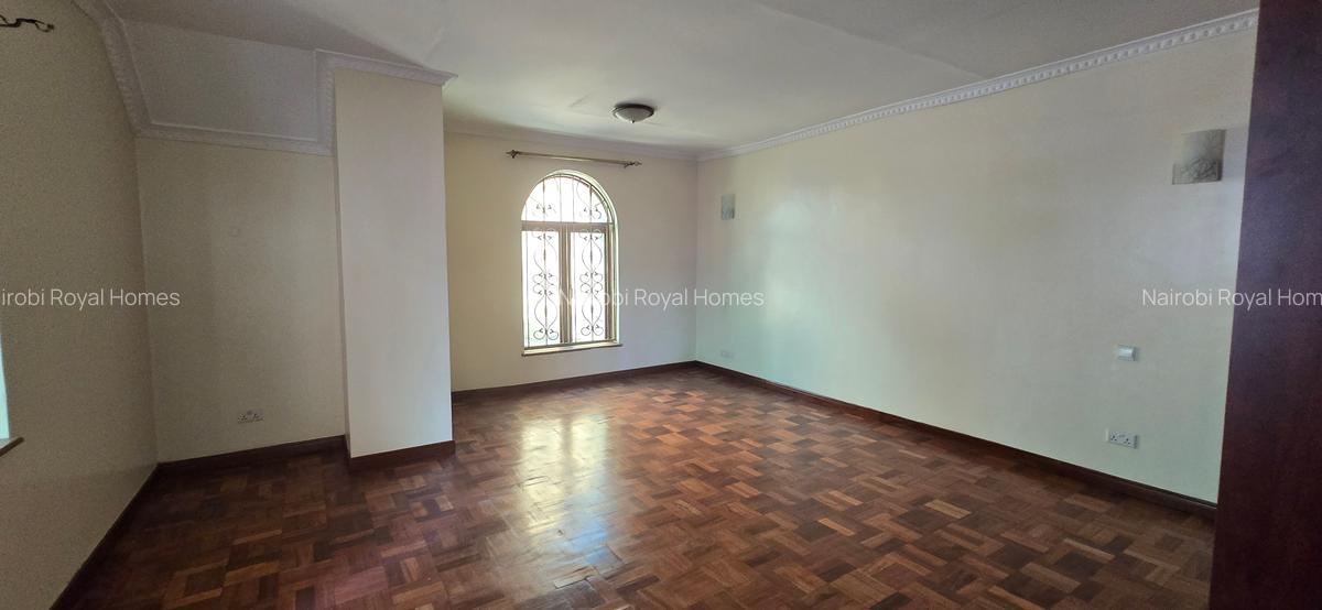 5 Bed Townhouse with En Suite at Lavington Green - 6