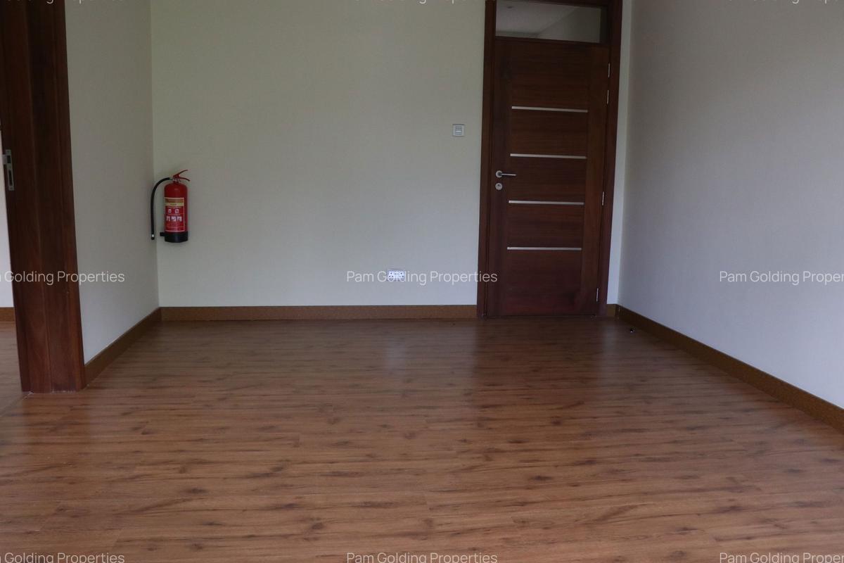 5 Bed Villa with En Suite in Runda - 6