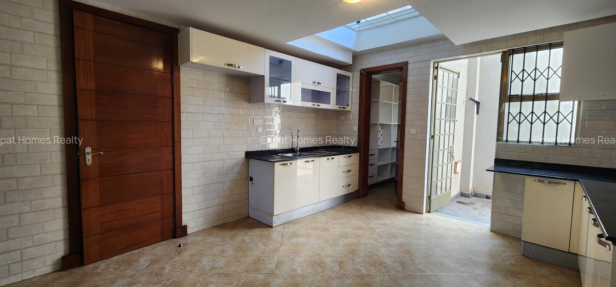 5 Bed Villa with En Suite in Lavington - 14