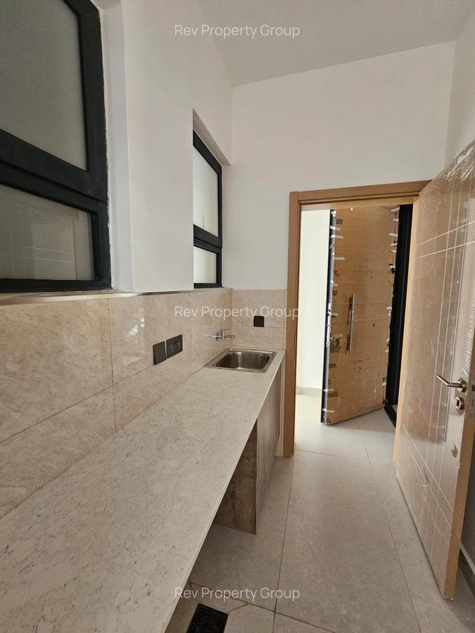 3 Bed Apartment with En Suite in Brookside - 5
