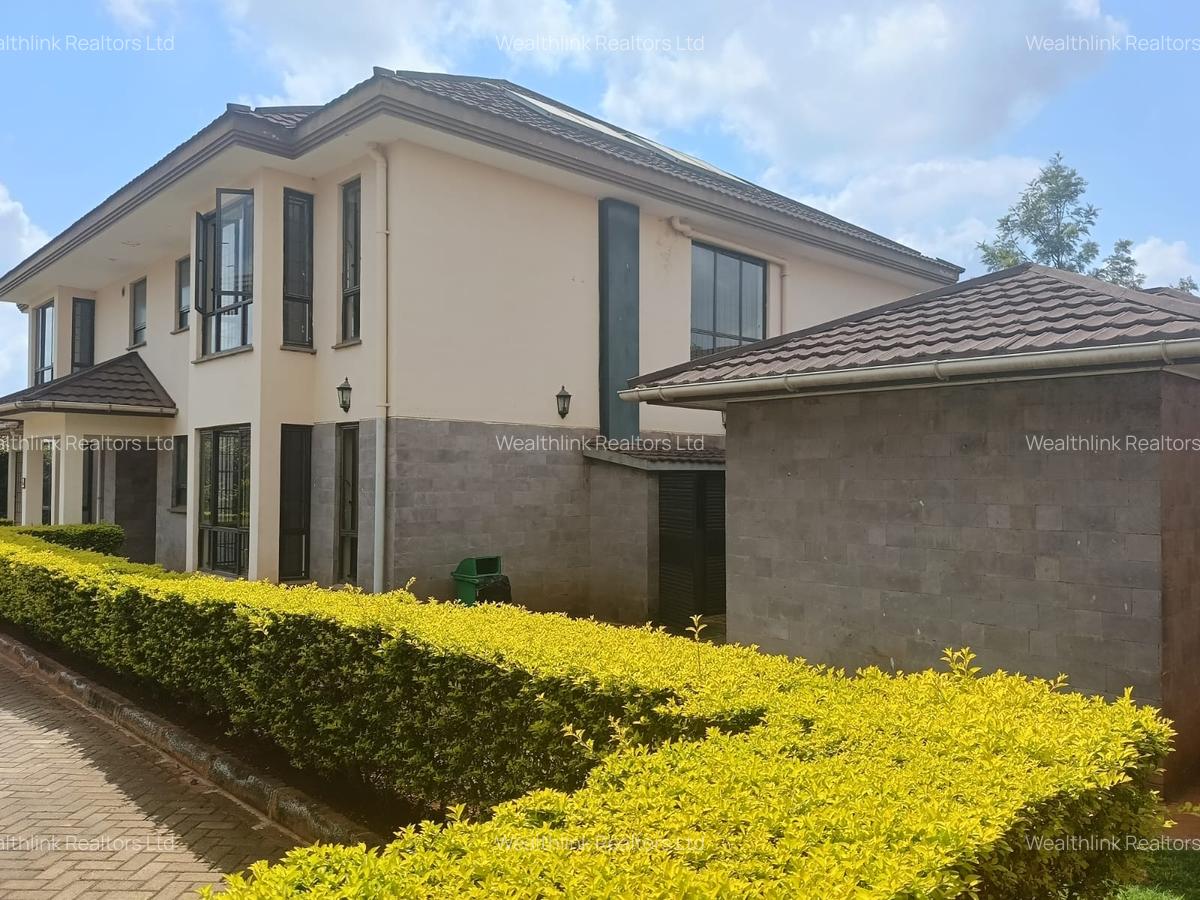 5 Bed Townhouse with En Suite at Horse Shoe Village - 3