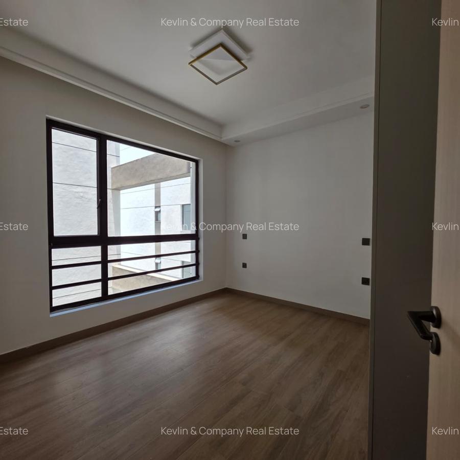 2 Bed Apartment with Swimming Pool in Riverside - 4