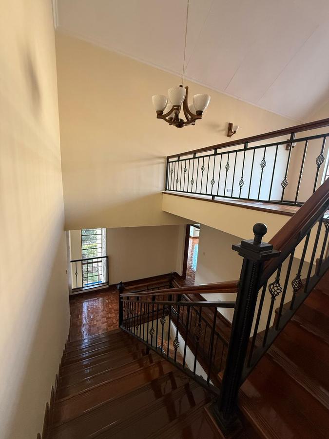 5 Bed Townhouse with En Suite at Lavington - 7