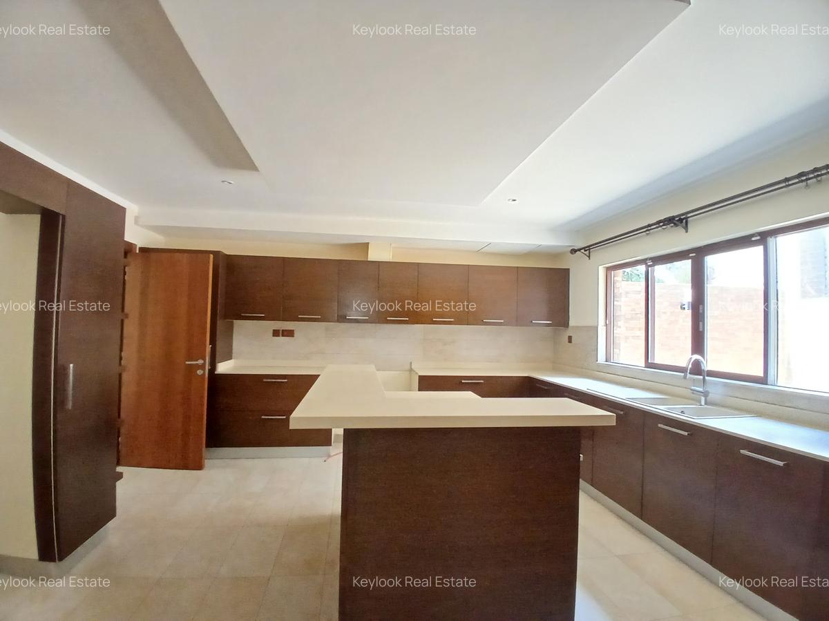 5 Bed Townhouse with En Suite at Lavington Green - 18