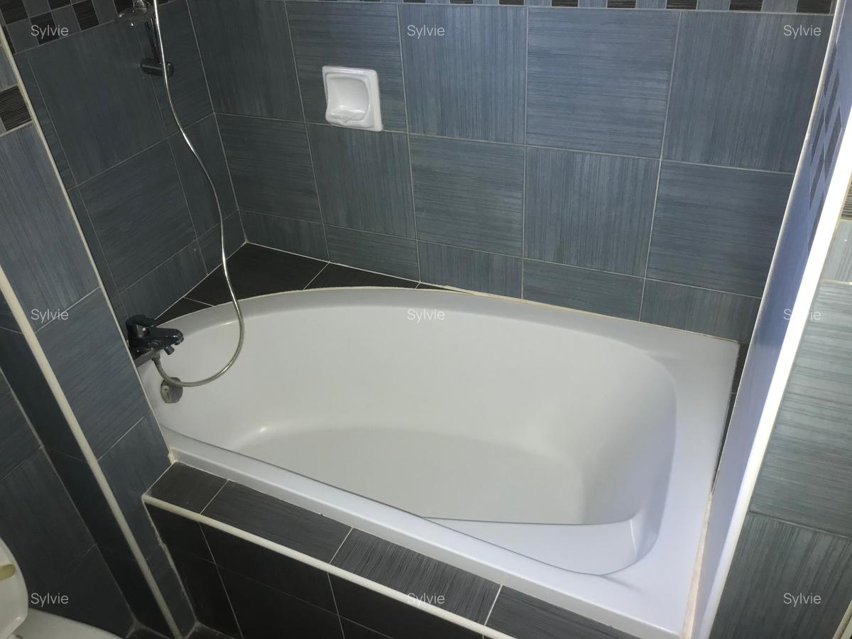 5 Bed Villa with En Suite in Runda - 4