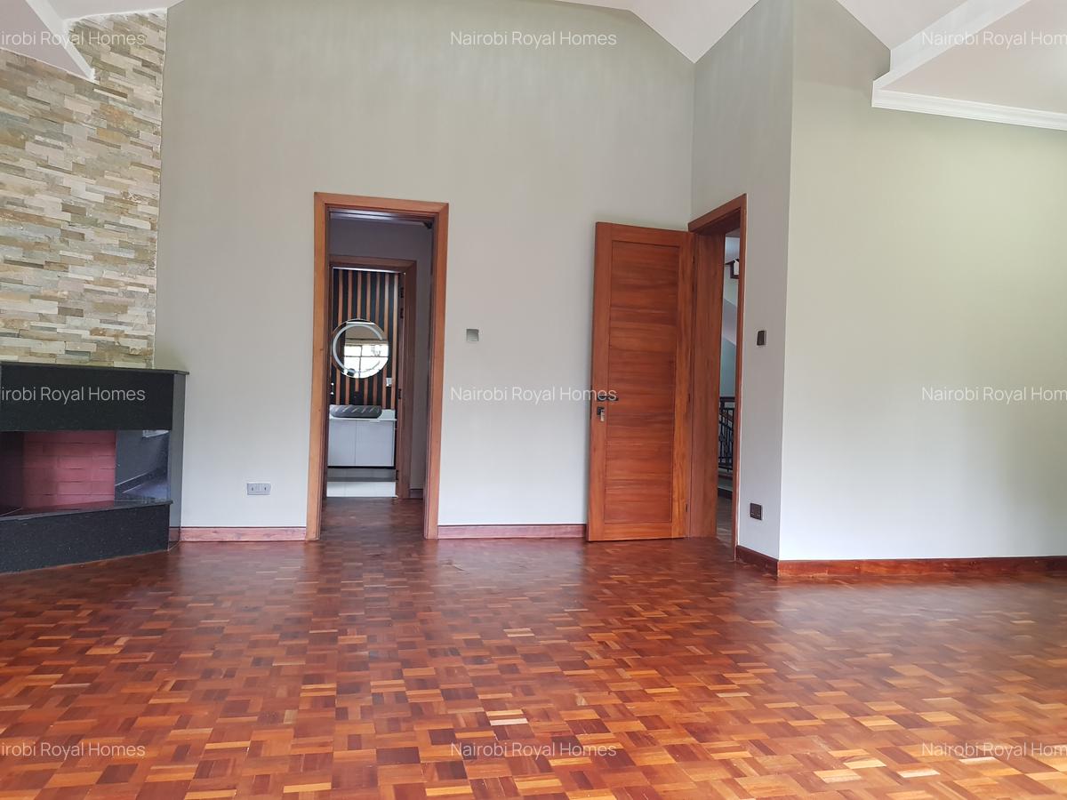6 Bed Townhouse with En Suite at Lavington Green - 10