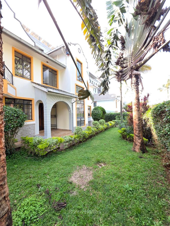4 Bed Townhouse with En Suite at Lavington Green - 8