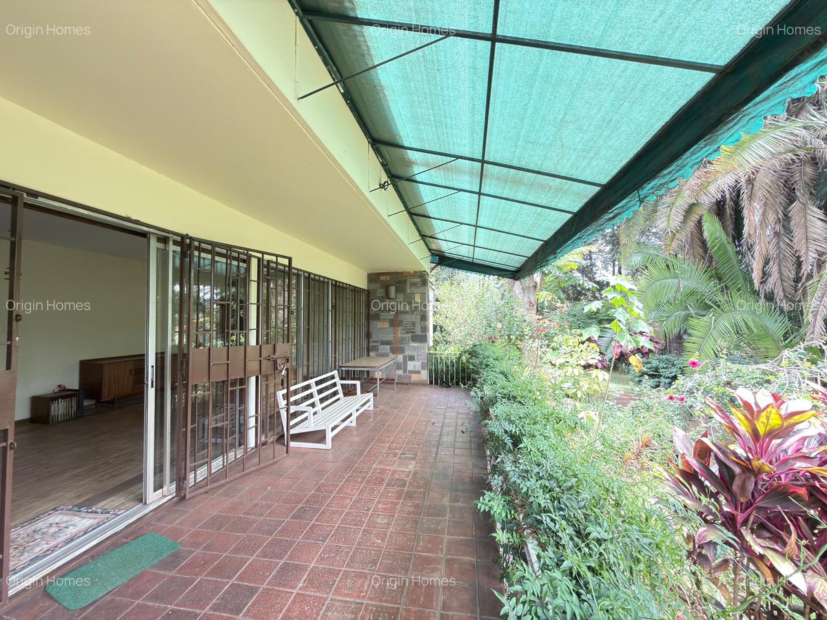 4 Bed House with En Suite at Lavington - 5