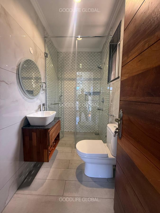 5 Bed Townhouse with En Suite at Lavington - 20