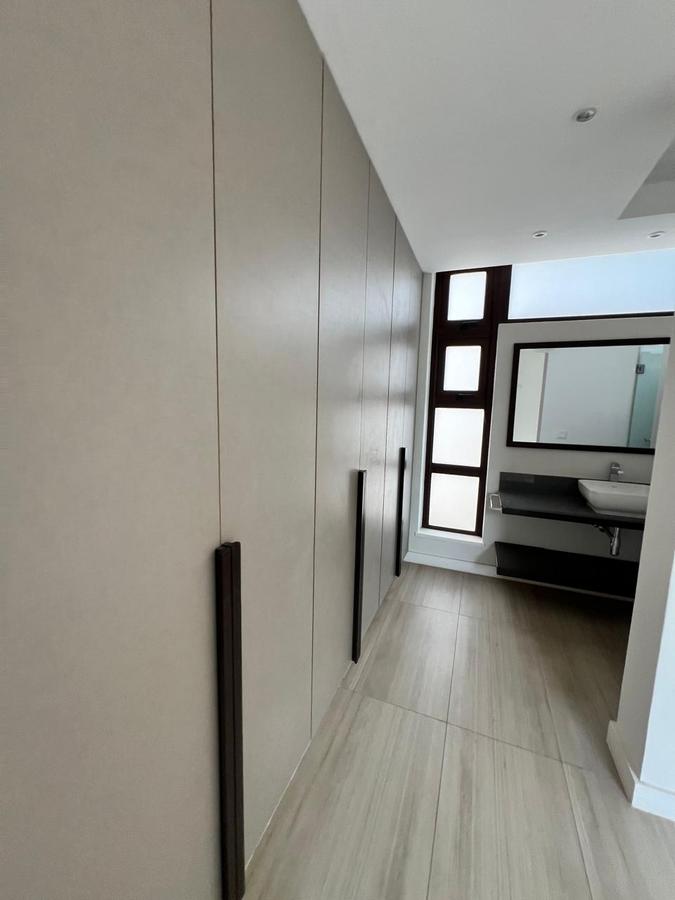 4 Bed Townhouse with En Suite in Lavington - 10