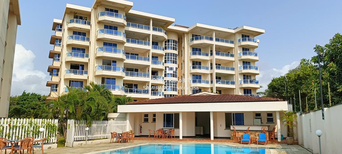 Serviced 4 Bed Apartment with En Suite at Greenwood Drive - 1